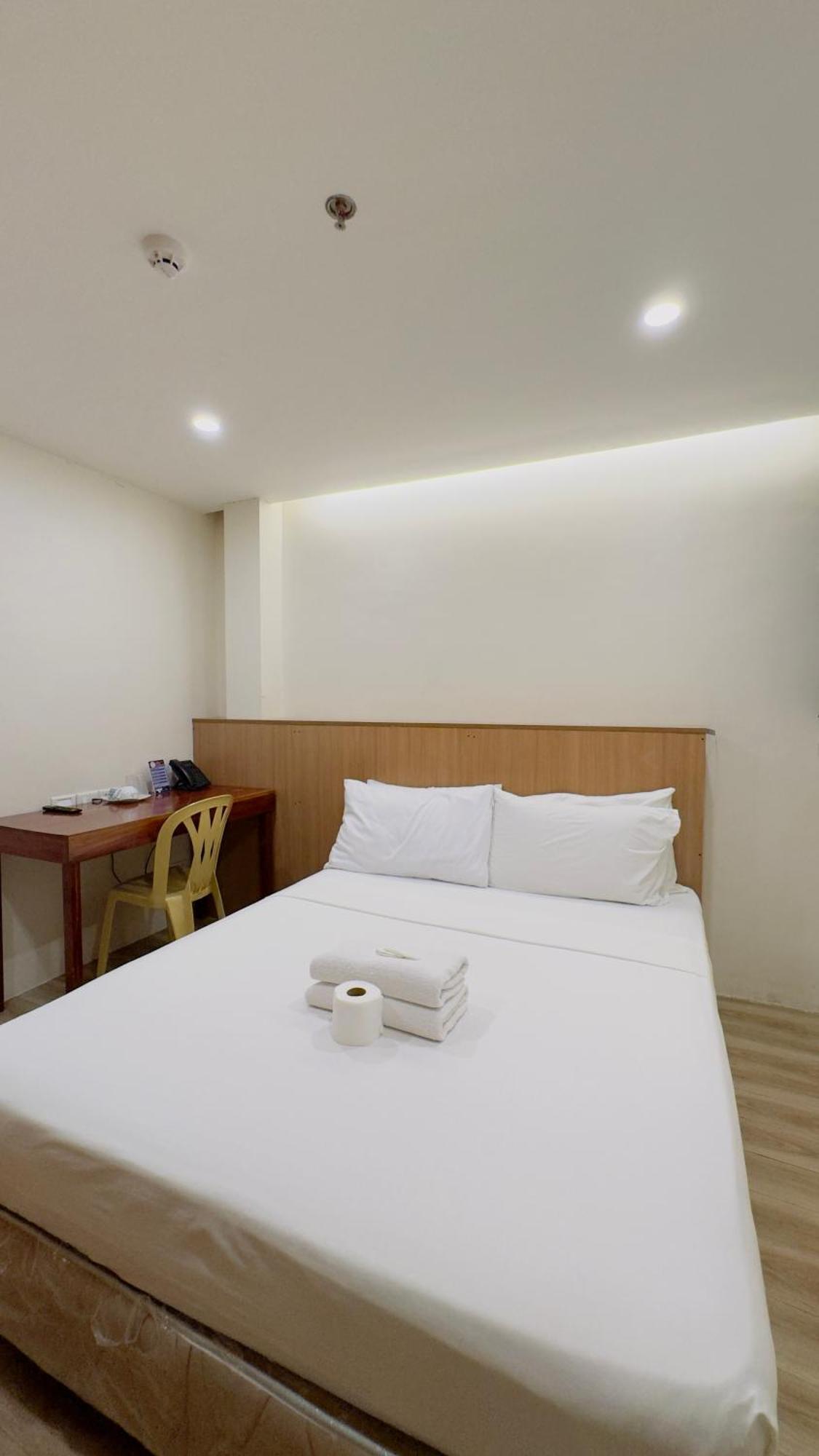 La Anclar Hotel Davao Bagian luar foto