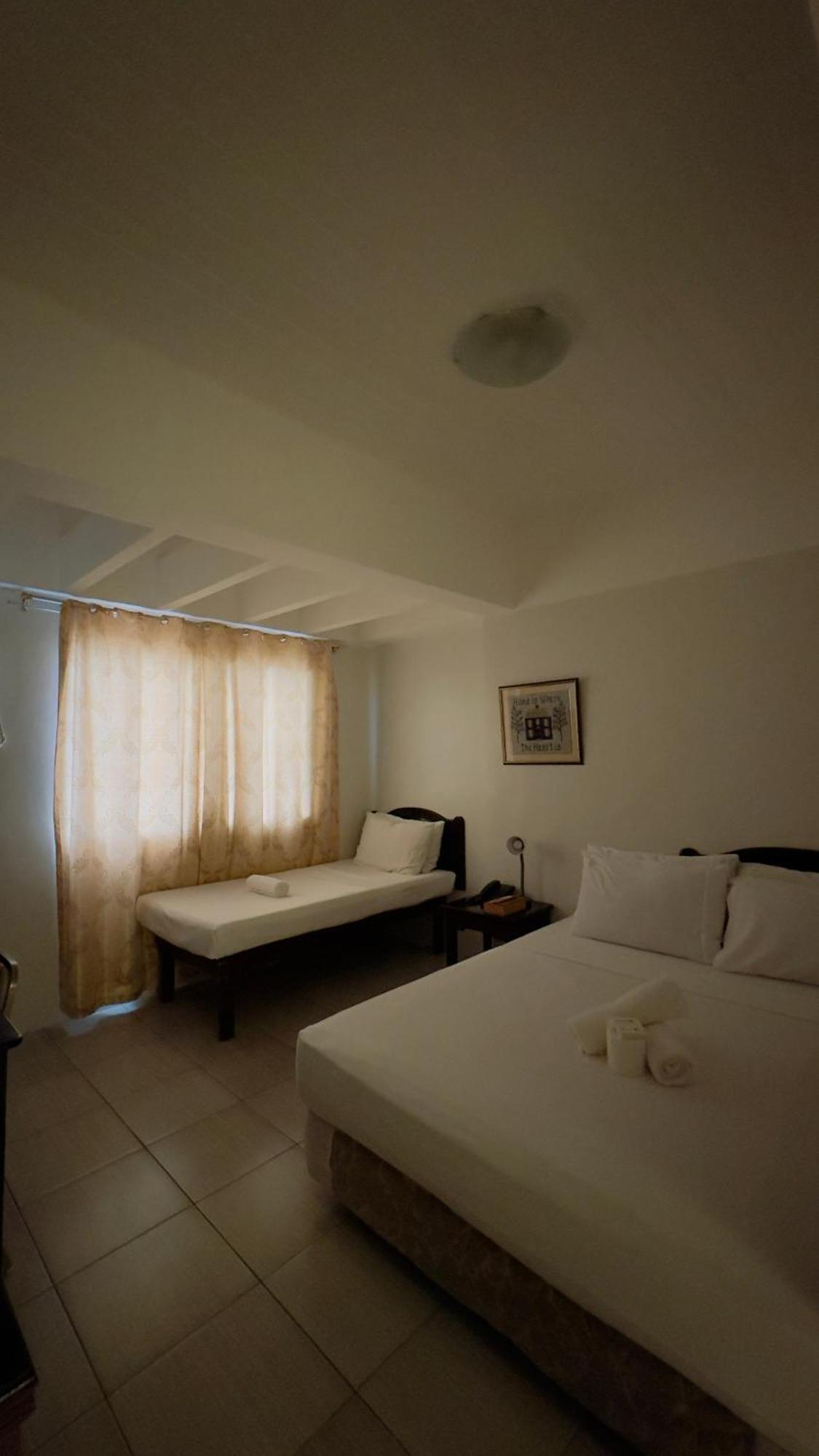 La Anclar Hotel Davao Bagian luar foto