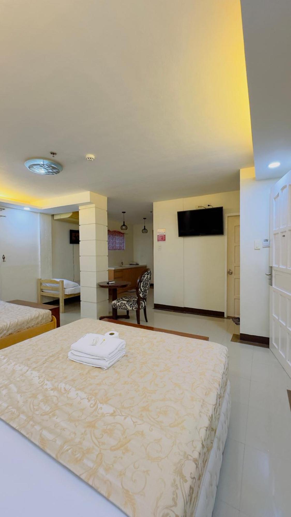 La Anclar Hotel Davao Bagian luar foto